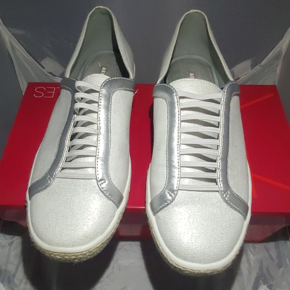 Aerosole's Women slip on sneaker